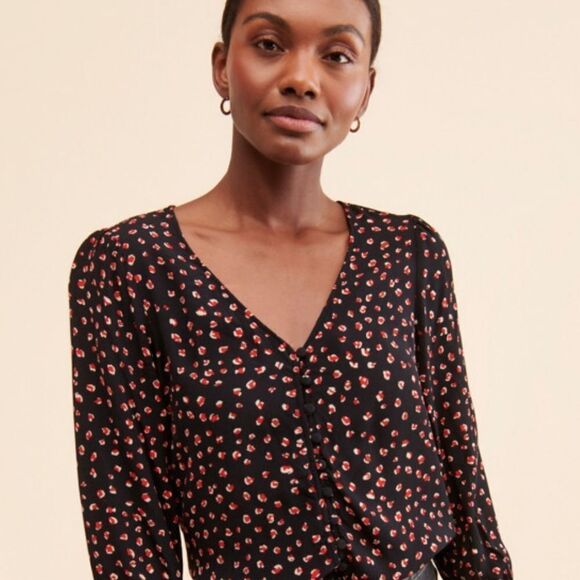 FIVESEVENTYFIVE cropped V-neck long sleeve blouse - Picture 9 of 12